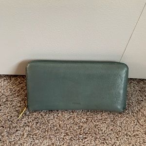 Fossil leather wallet - like new